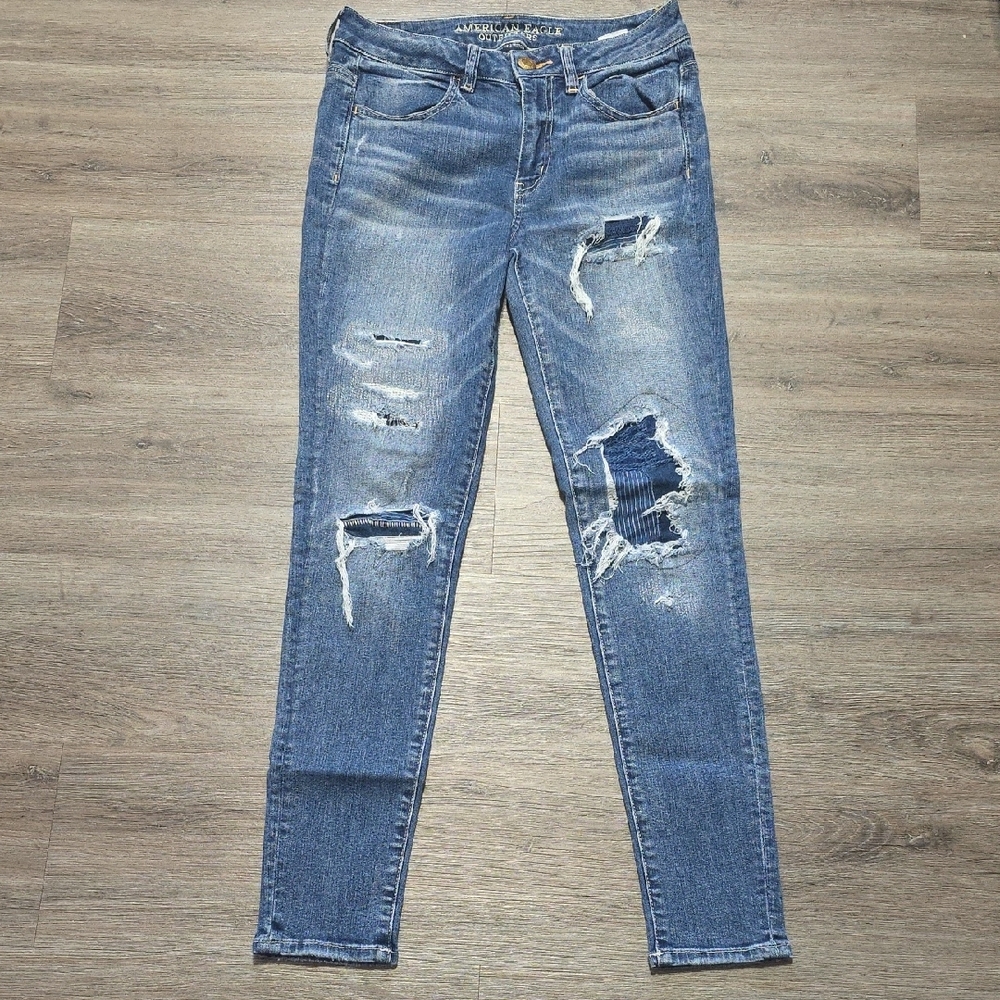 American Eagle Outfitters Women's Blue Distressed Jeans